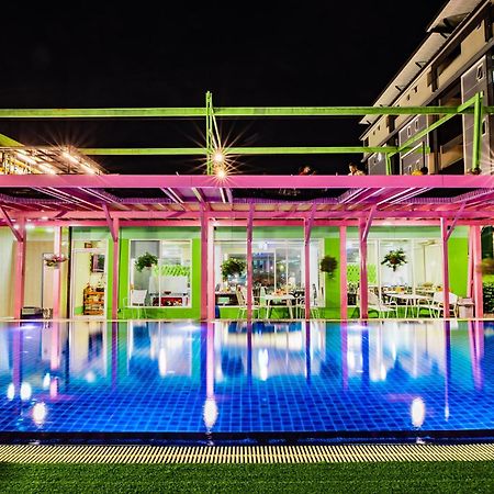 Gold Airport Suites Bangkok Esterno foto