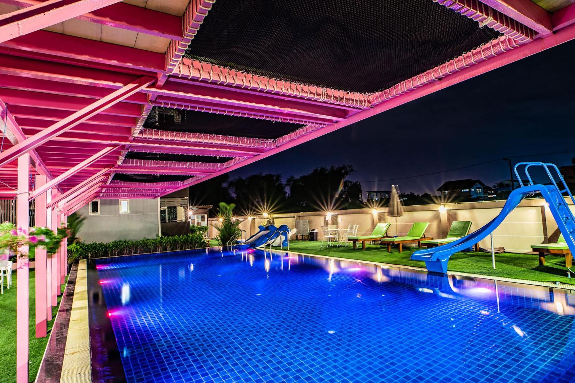Gold Airport Suites Bangkok Esterno foto