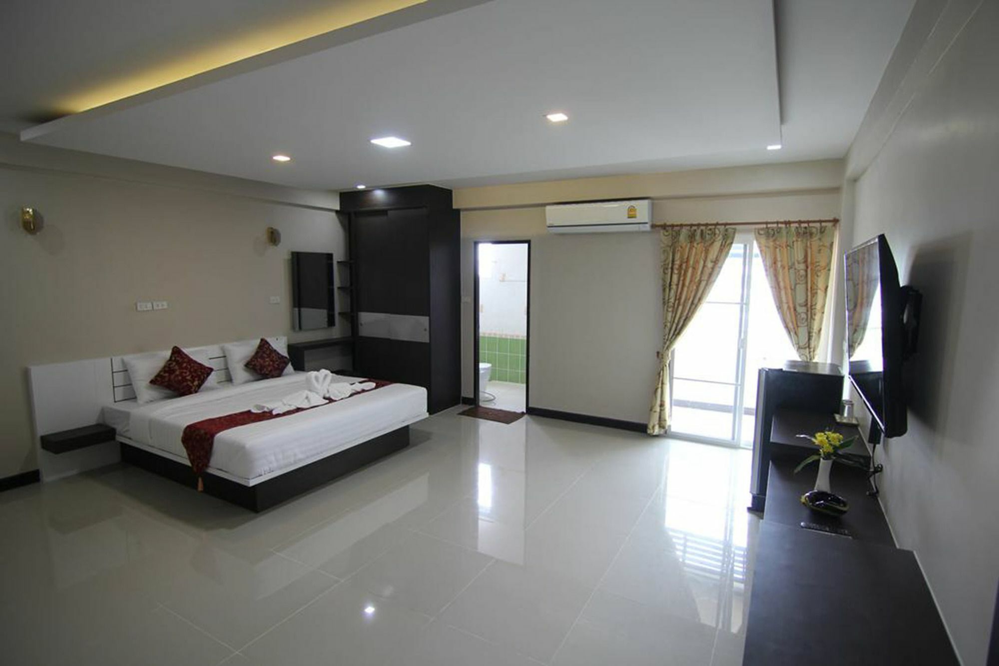 Gold Airport Suites Bangkok Esterno foto