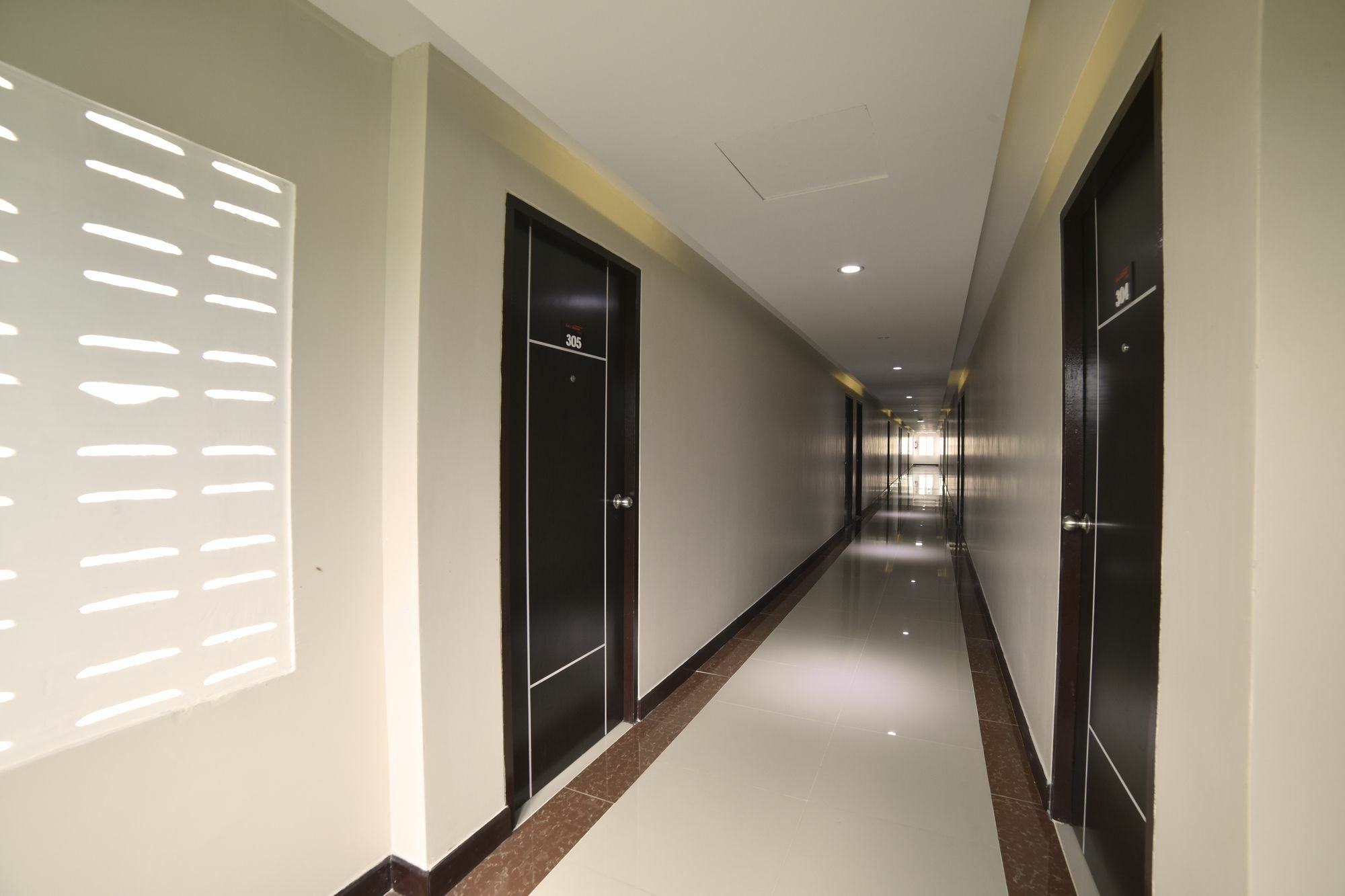 Gold Airport Suites Bangkok Esterno foto