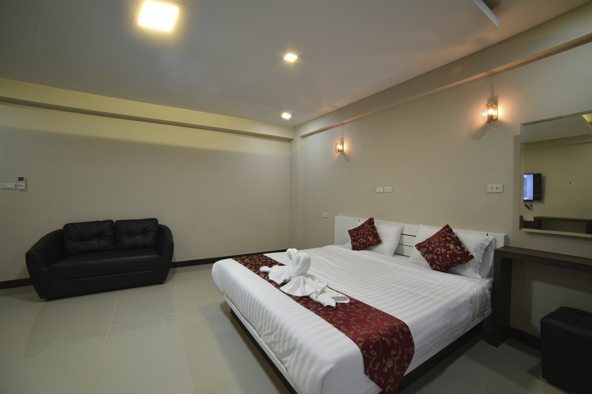 Gold Airport Suites Bangkok Esterno foto