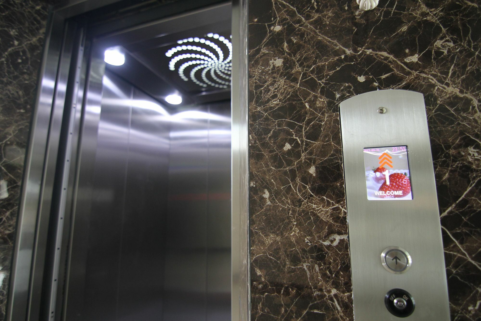 Gold Airport Suites Bangkok Esterno foto