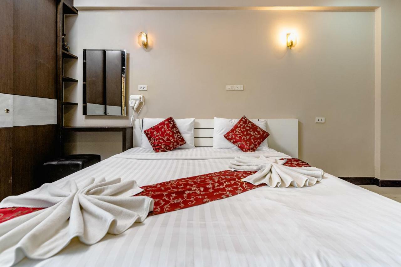 Gold Airport Suites Bangkok Esterno foto