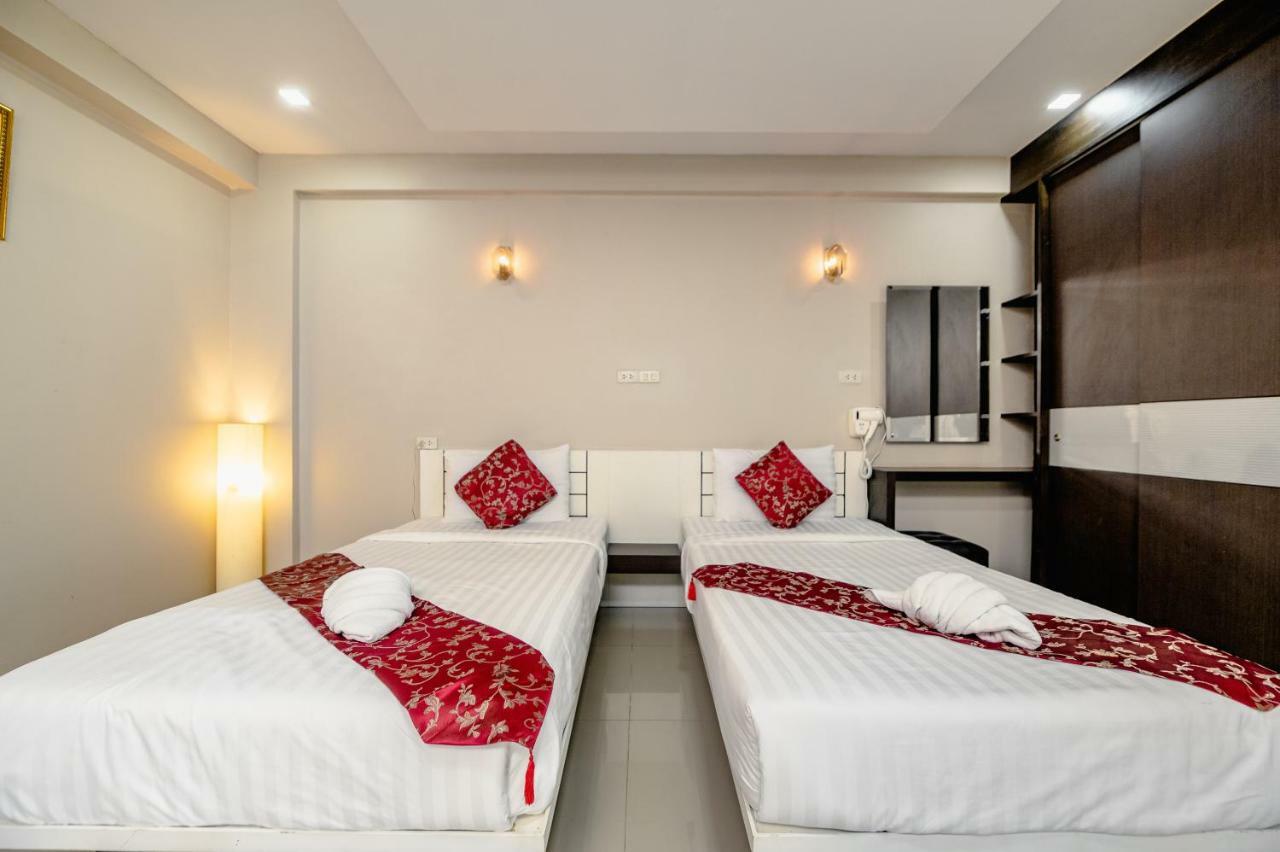 Gold Airport Suites Bangkok Esterno foto