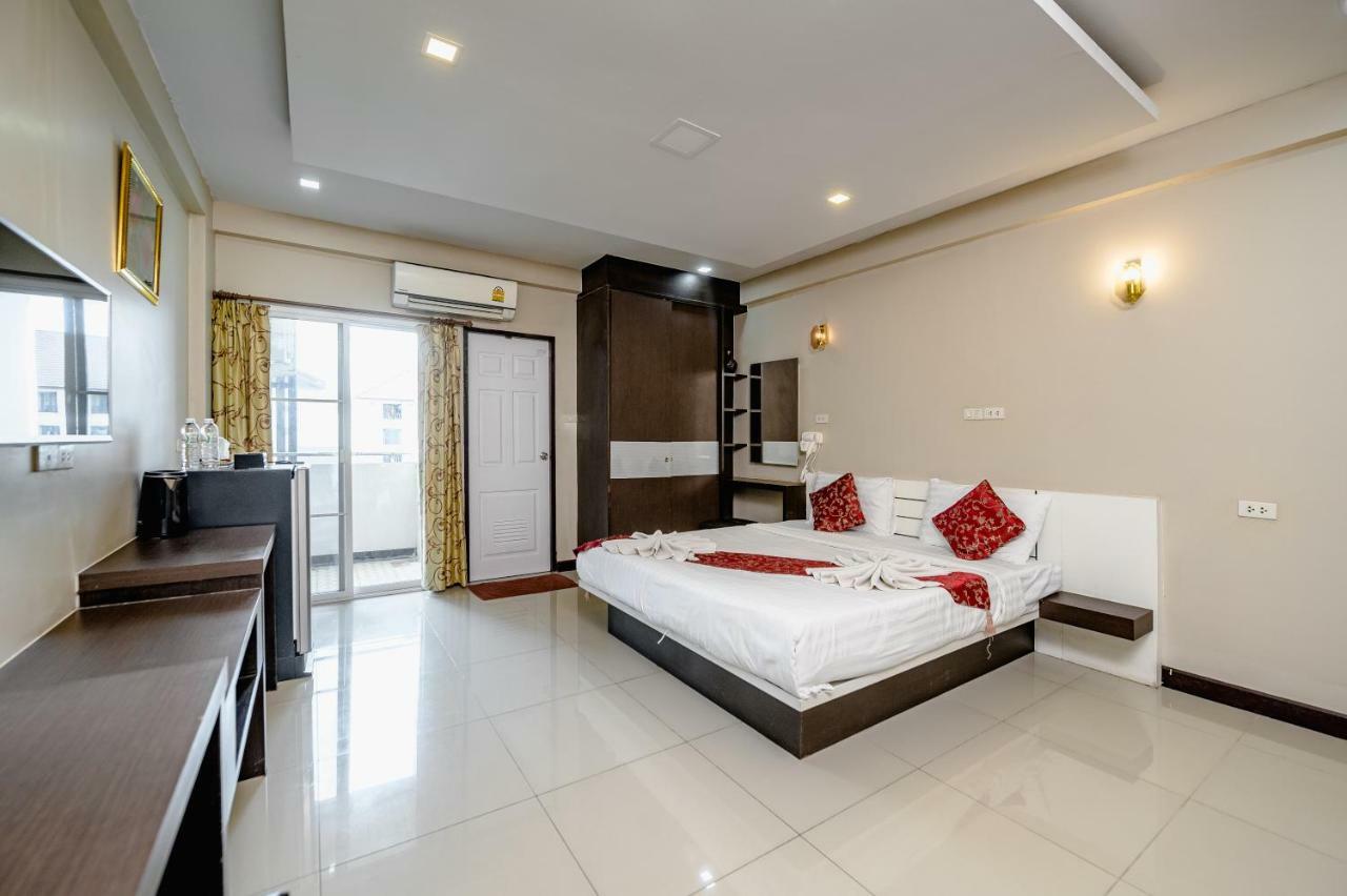 Gold Airport Suites Bangkok Esterno foto